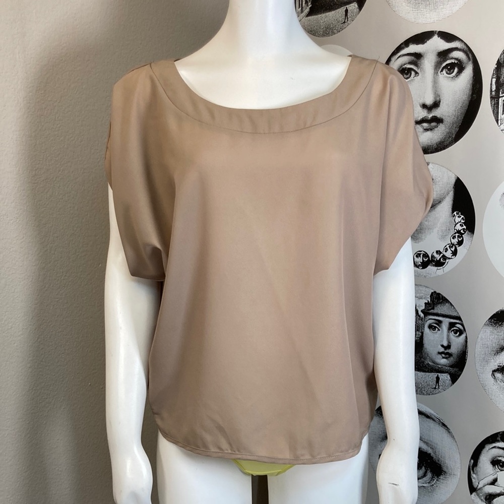 January 7 Tan Relaxed Fit Flowy Top w/ Split Dolman Sleeves & Open Back, Sz M/L